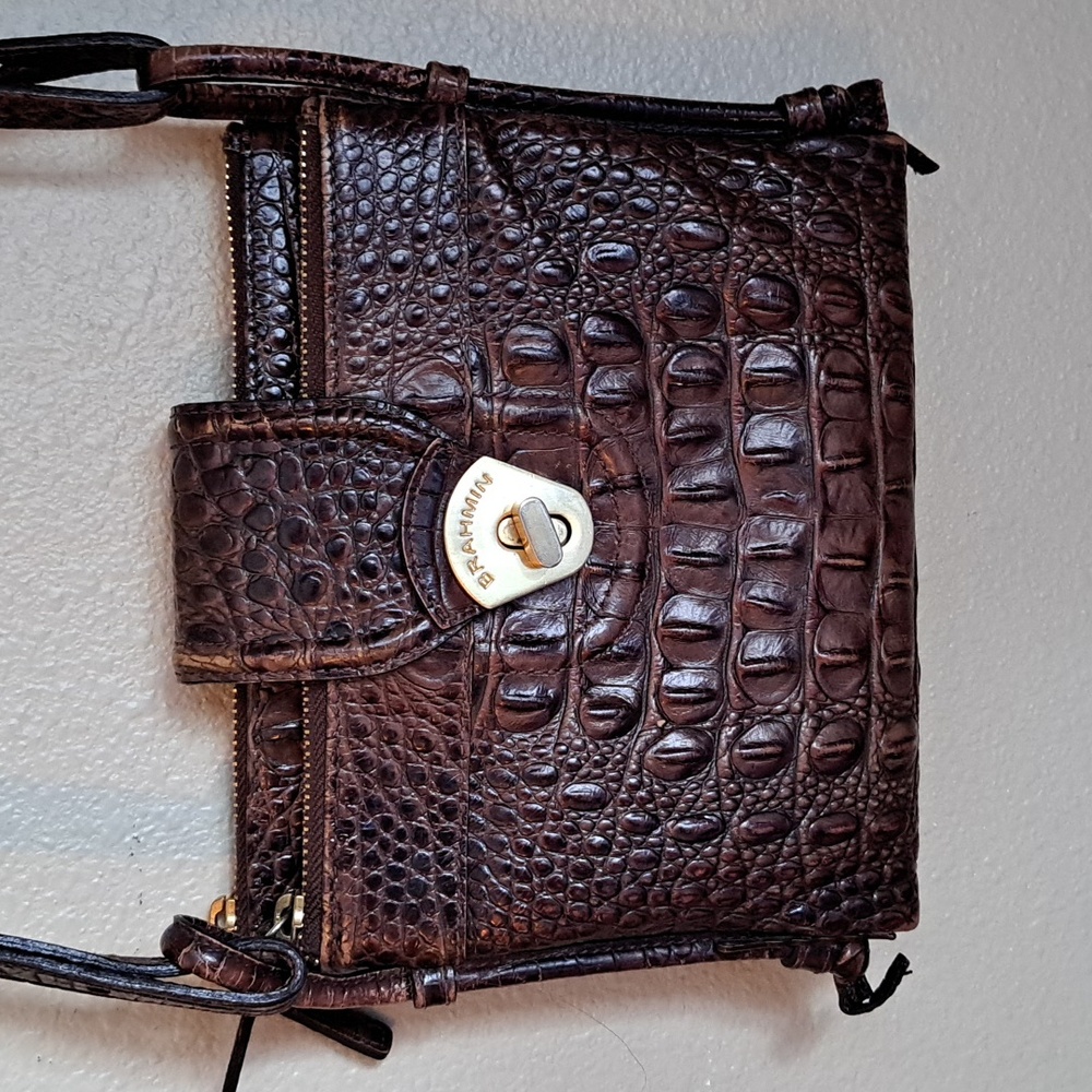 Brahmin Mojita Pecan Melbourn Croc Embossed Leather Travel Wallet Crossbody